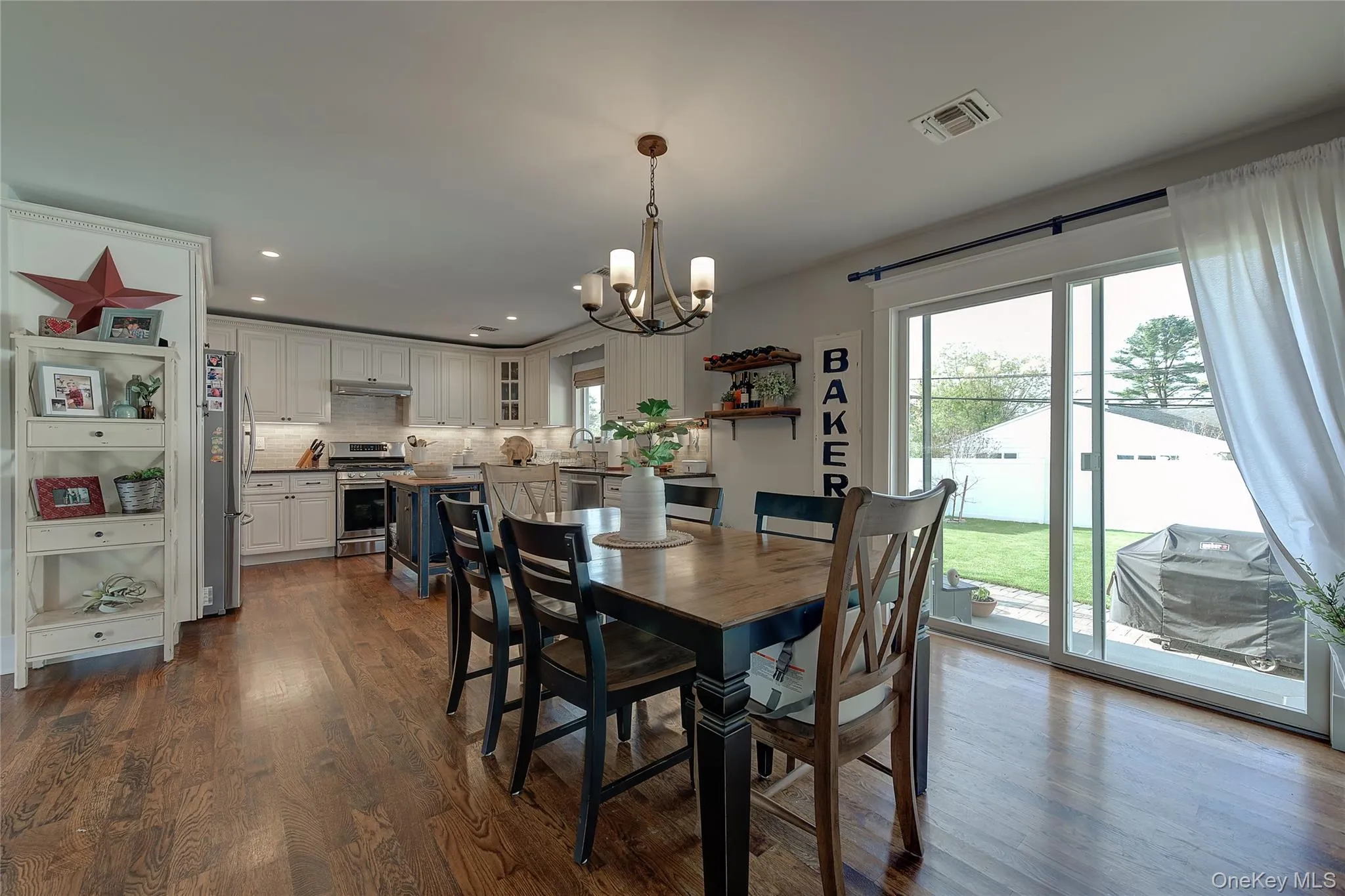 31 Garden Circle, Oyster Bay, NY, 3 Bedrooms Bedrooms, 6 Rooms Rooms,2 BathroomsBathrooms,Residential,For Rent,Garden,0,1059825 31 Garden Circle, Oyster Bay, NY, 3 Bedrooms Bedrooms, 6 Rooms Rooms,2 BathroomsBathrooms,Residential,For Rent,Garden,0,1059825