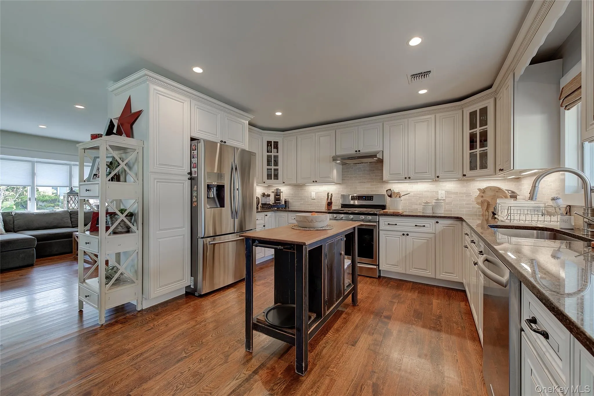 31 Garden Circle, Oyster Bay, NY, 3 Bedrooms Bedrooms, 6 Rooms Rooms,2 BathroomsBathrooms,Residential,For Rent,Garden,0,1059825 31 Garden Circle, Oyster Bay, NY, 3 Bedrooms Bedrooms, 6 Rooms Rooms,2 BathroomsBathrooms,Residential,For Rent,Garden,0,1059825