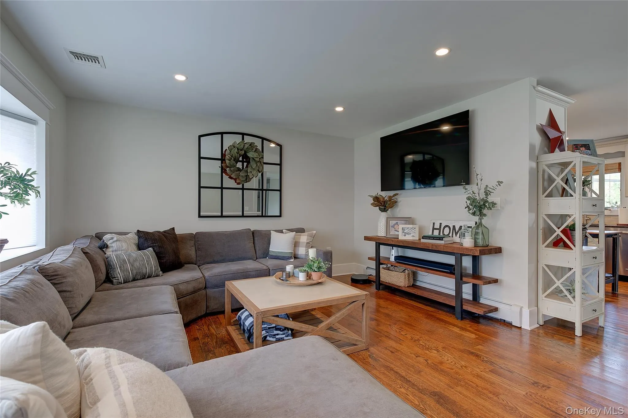 31 Garden Circle, Oyster Bay, NY, 3 Bedrooms Bedrooms, 6 Rooms Rooms,2 BathroomsBathrooms,Residential,For Rent,Garden,0,1059825 31 Garden Circle, Oyster Bay, NY, 3 Bedrooms Bedrooms, 6 Rooms Rooms,2 BathroomsBathrooms,Residential,For Rent,Garden,0,1059825