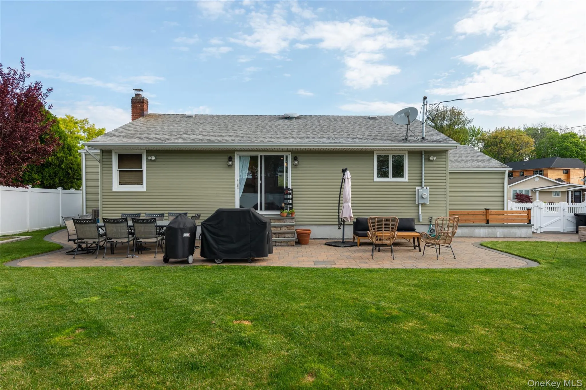 31 Garden Circle, Oyster Bay, NY, 3 Bedrooms Bedrooms, 6 Rooms Rooms,2 BathroomsBathrooms,Residential,For Rent,Garden,0,1059825 31 Garden Circle, Oyster Bay, NY, 3 Bedrooms Bedrooms, 6 Rooms Rooms,2 BathroomsBathrooms,Residential,For Rent,Garden,0,1059825