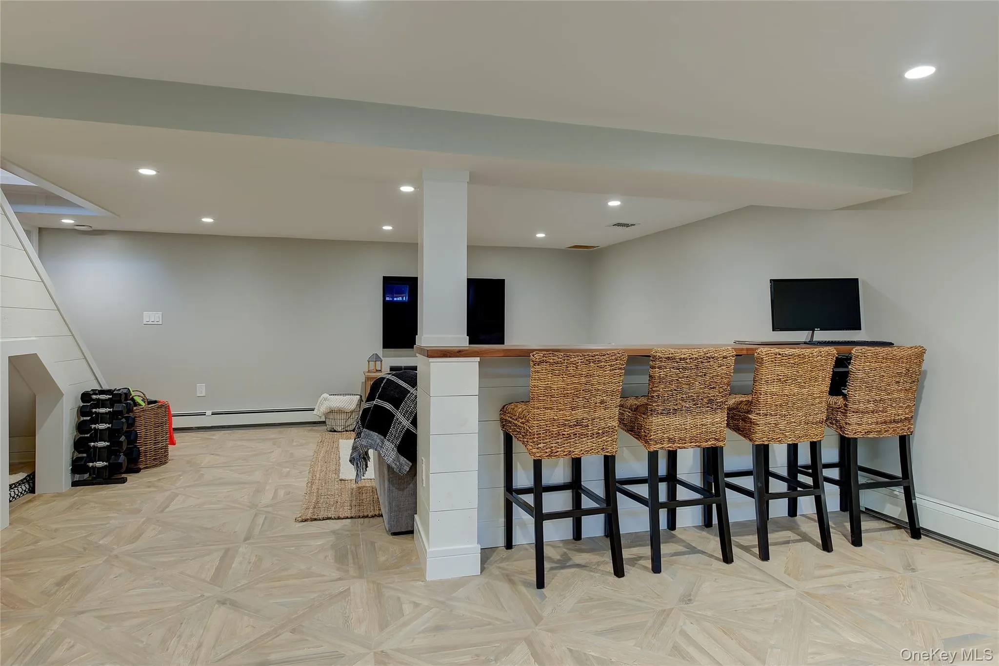 31 Garden Circle, Oyster Bay, NY, 3 Bedrooms Bedrooms, 6 Rooms Rooms,2 BathroomsBathrooms,Residential,For Rent,Garden,0,1059825 31 Garden Circle, Oyster Bay, NY, 3 Bedrooms Bedrooms, 6 Rooms Rooms,2 BathroomsBathrooms,Residential,For Rent,Garden,0,1059825