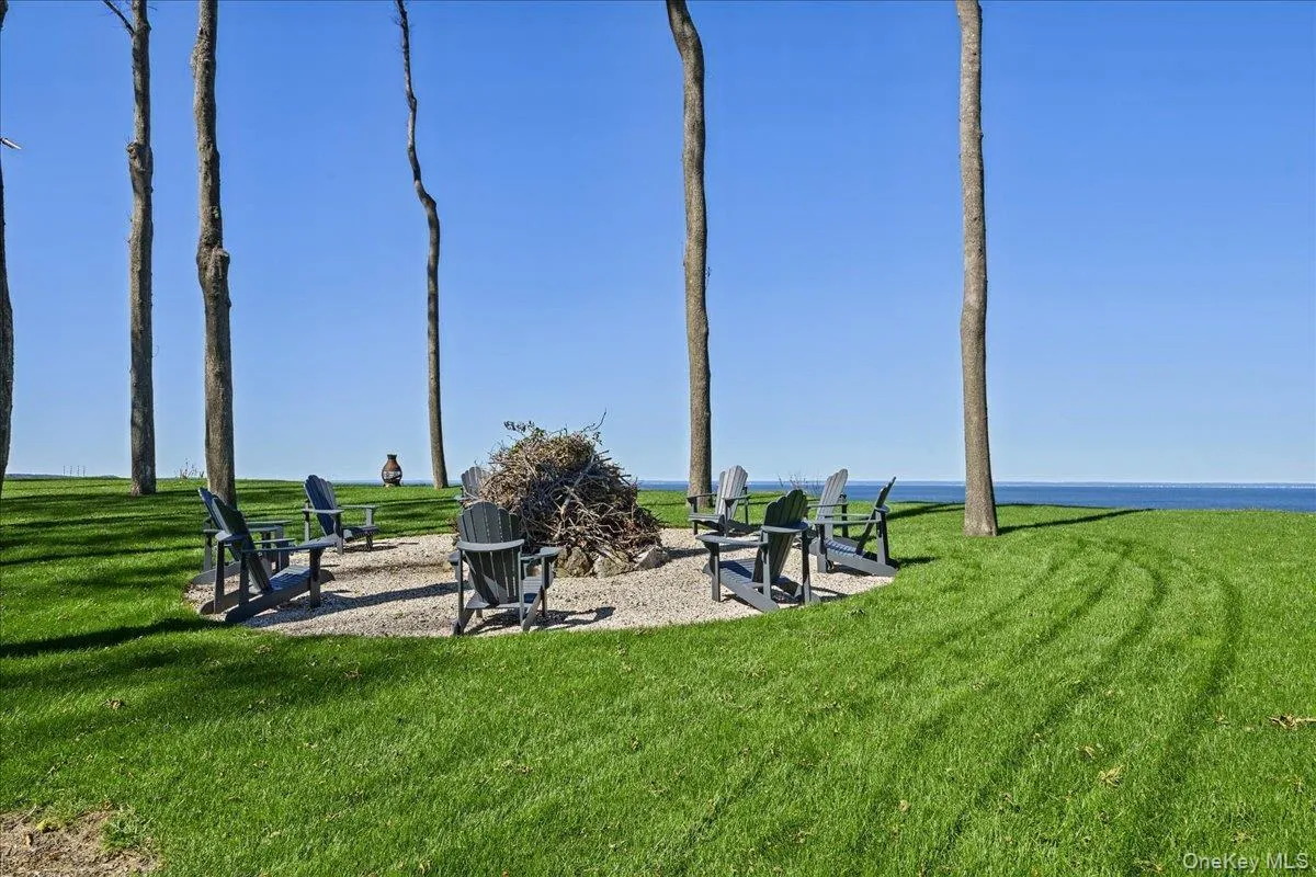 Beautiful expansive yard Beautiful expansive yard