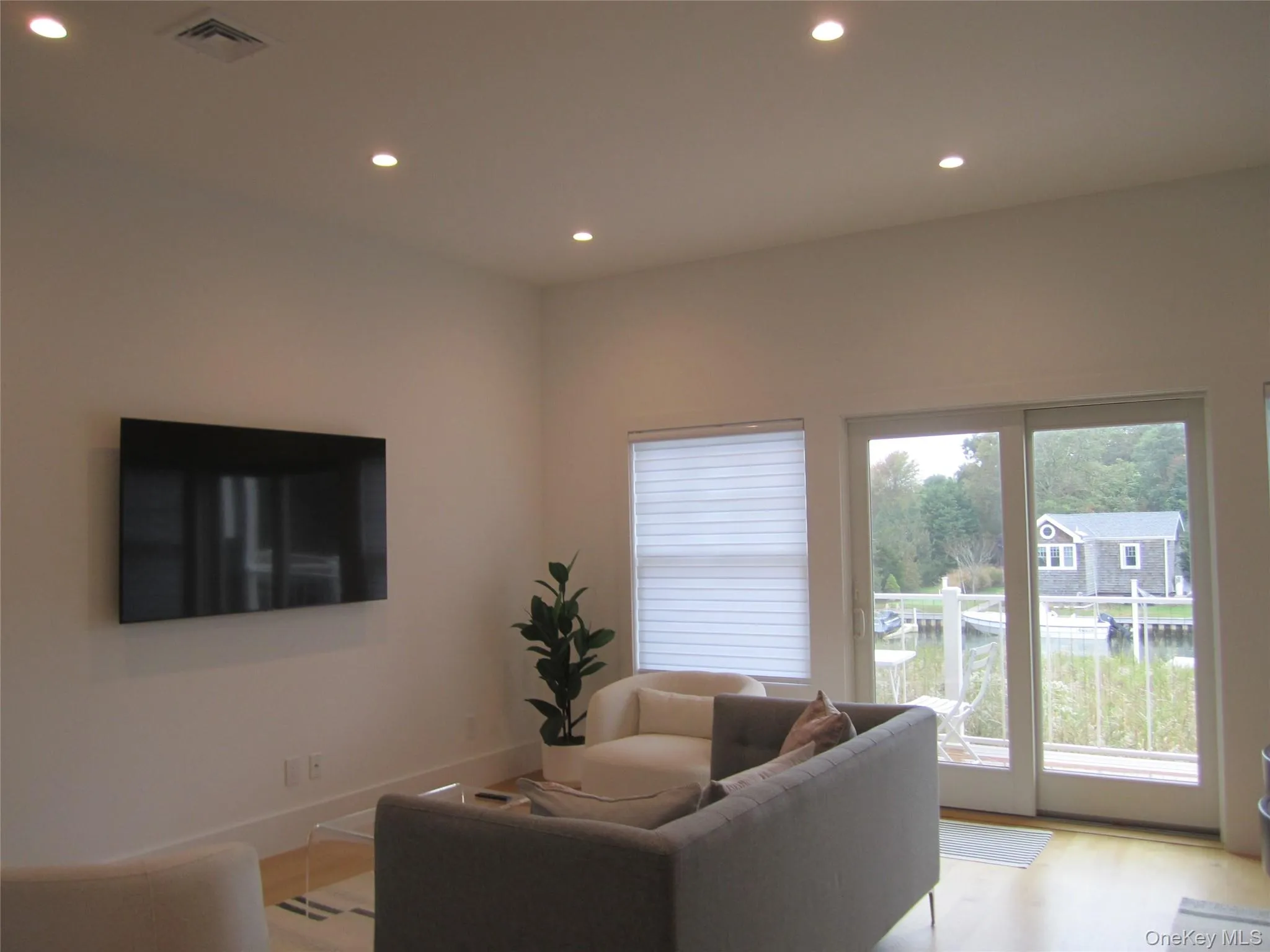68 Foster Avenue, Southampton, NY, 1 Bedroom Bedrooms, 4 Rooms Rooms,1 BathroomBathrooms,Residential Lease,For Rent,Foster,0,1059836 68 Foster Avenue, Southampton, NY, 1 Bedroom Bedrooms, 4 Rooms Rooms,1 BathroomBathrooms,Residential Lease,For Rent,Foster,0,1059836