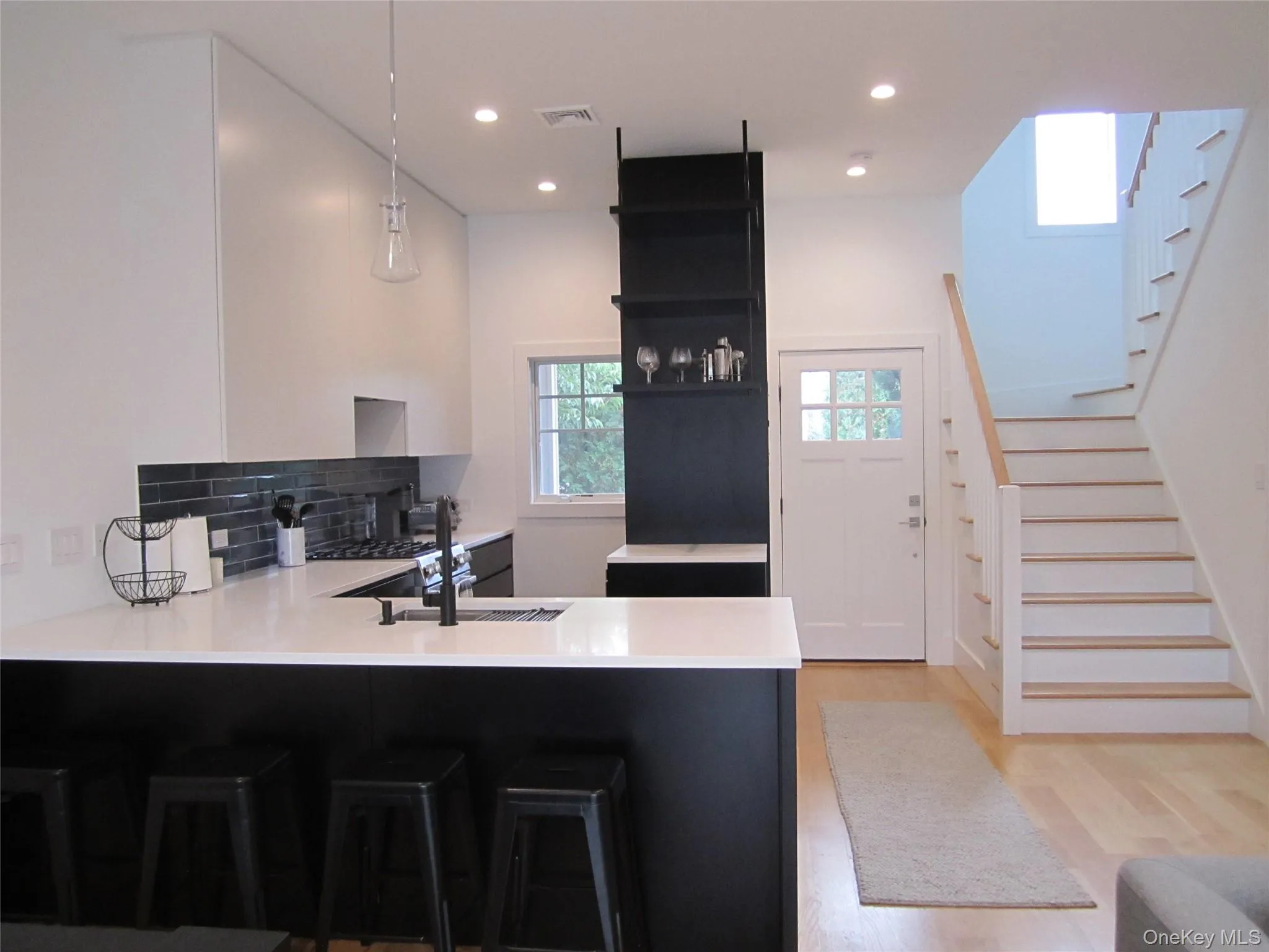68 Foster Avenue, Southampton, NY, 1 Bedroom Bedrooms, 4 Rooms Rooms,1 BathroomBathrooms,Residential Lease,For Rent,Foster,0,1059836 68 Foster Avenue, Southampton, NY, 1 Bedroom Bedrooms, 4 Rooms Rooms,1 BathroomBathrooms,Residential Lease,For Rent,Foster,0,1059836