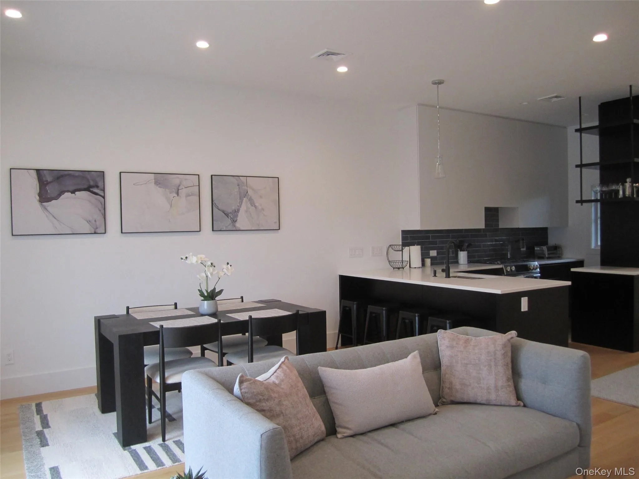 68 Foster Avenue, Southampton, NY, 1 Bedroom Bedrooms, 4 Rooms Rooms,1 BathroomBathrooms,Residential Lease,For Rent,Foster,0,1059836 68 Foster Avenue, Southampton, NY, 1 Bedroom Bedrooms, 4 Rooms Rooms,1 BathroomBathrooms,Residential Lease,For Rent,Foster,0,1059836