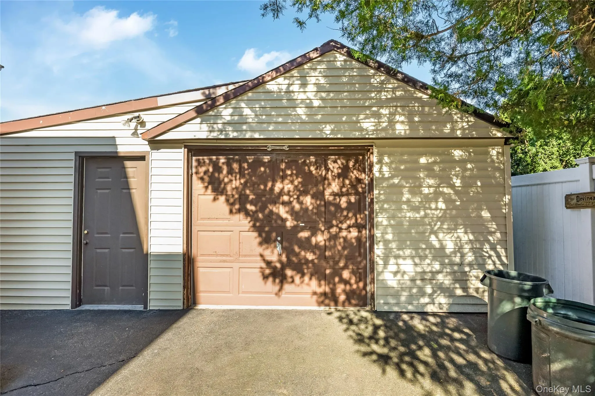 1.5 car Garage plus workshop 1.5 car Garage plus workshop