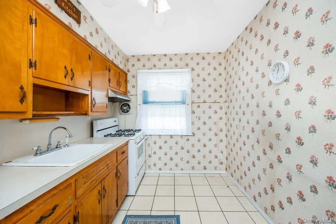 64-45 79th Street, New York, NY, 3 Bedrooms Bedrooms, 8 Rooms Rooms,1 BathroomBathrooms,Residential,For Rent,79th,0,1059849 64-45 79th Street, New York, NY, 3 Bedrooms Bedrooms, 8 Rooms Rooms,1 BathroomBathrooms,Residential,For Rent,79th,0,1059849