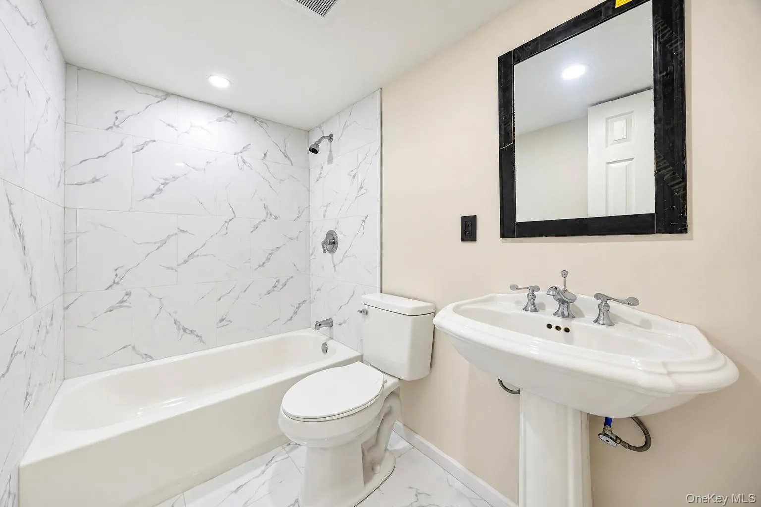 93 Vermont Avenue, West Babylon, NY, 5 Bedrooms Bedrooms, 10 Rooms Rooms,3 BathroomsBathrooms,Residential,For Rent,Vermont,0,1059855 93 Vermont Avenue, West Babylon, NY, 5 Bedrooms Bedrooms, 10 Rooms Rooms,3 BathroomsBathrooms,Residential,For Rent,Vermont,0,1059855