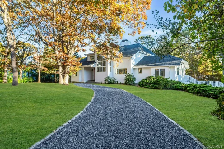 18 Bay Woods Drive, Southampton, New York 11946