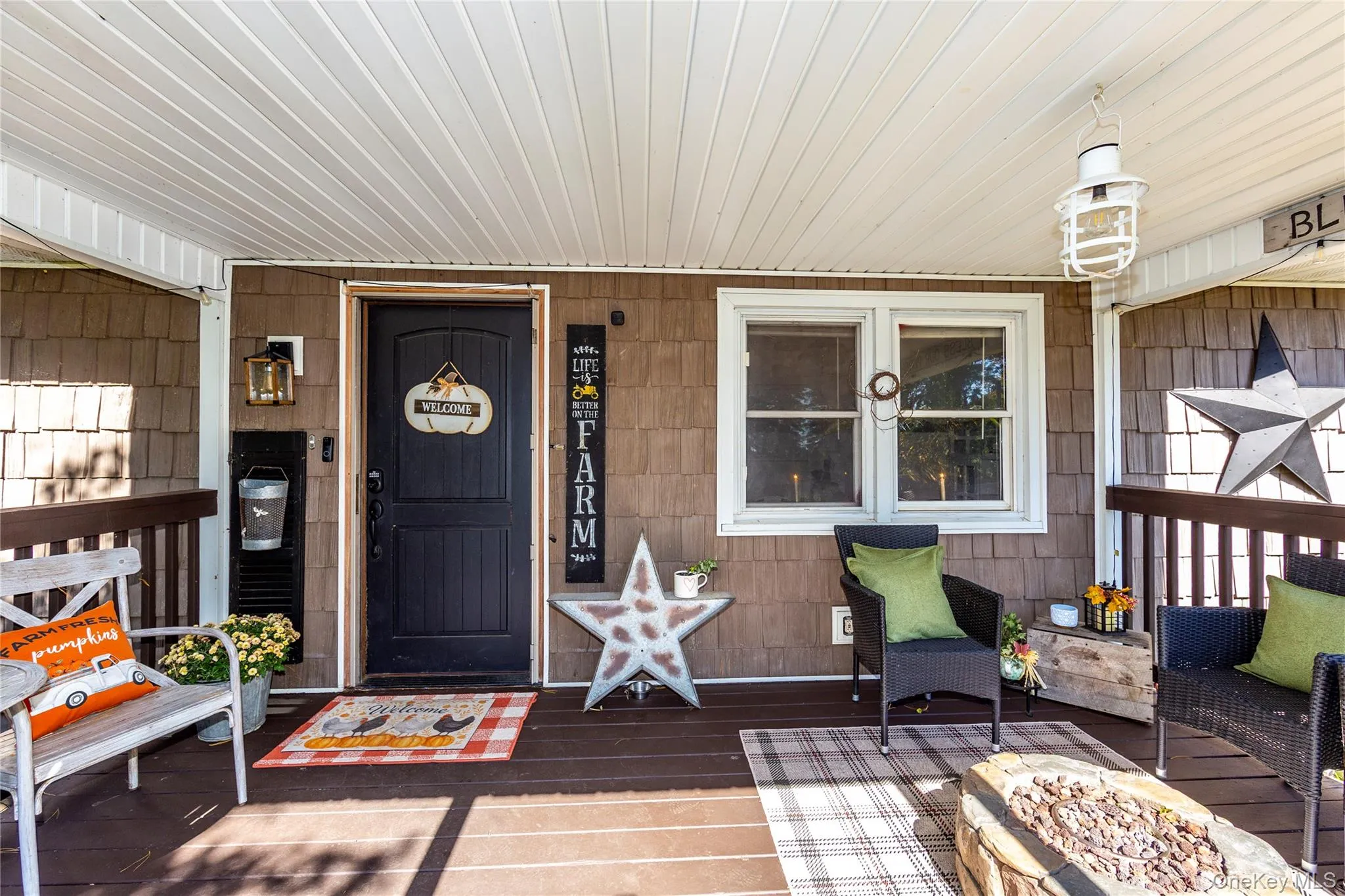 From the moment you step onto the inviting covered front porch, the property delivers warmth, character, and incredible flexibility. From the moment you step onto the inviting covered front porch, the property delivers warmth, character, and incredible flexibility.