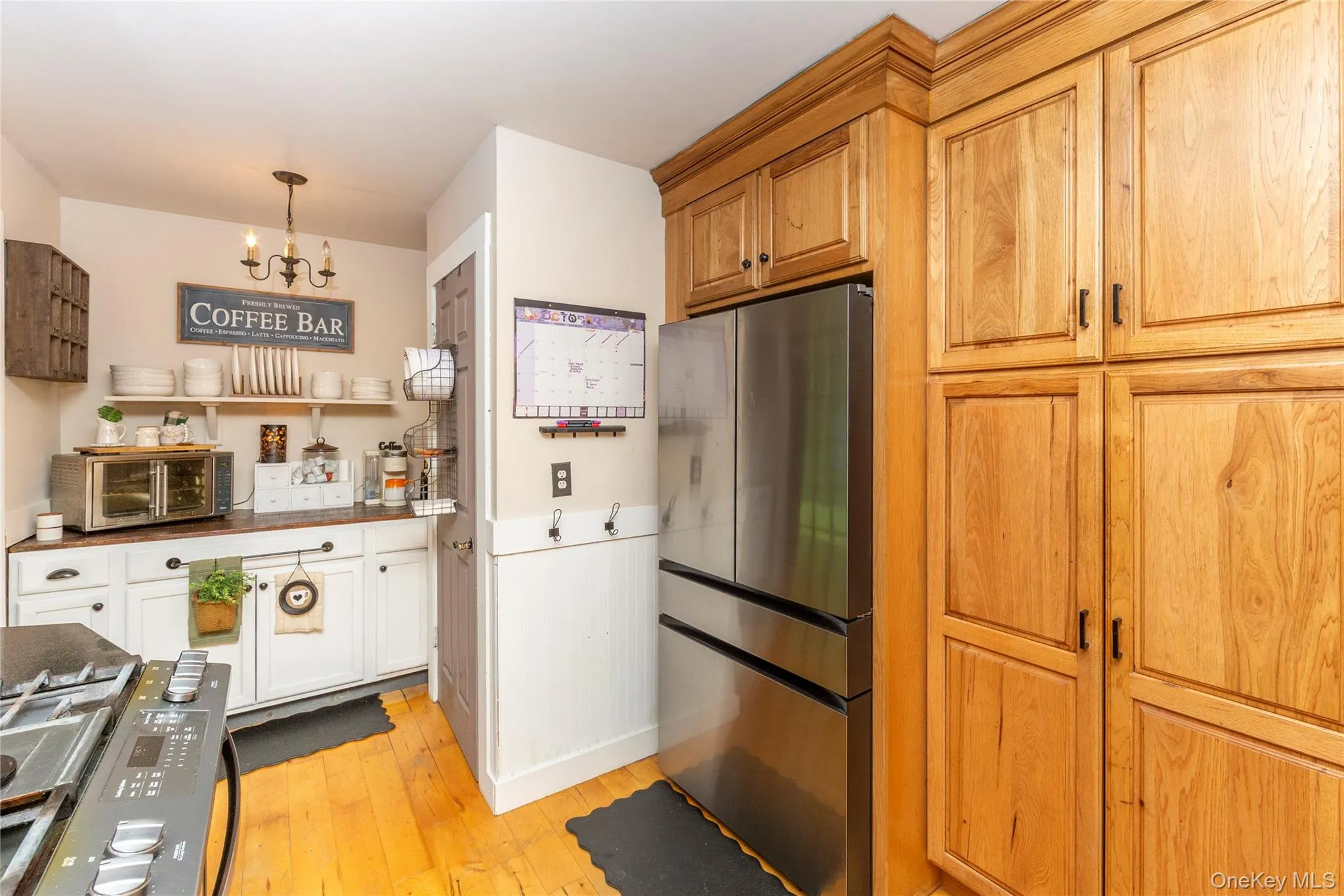 A delightful butler’s pantry adds both function and character. A delightful butler’s pantry adds both function and character.