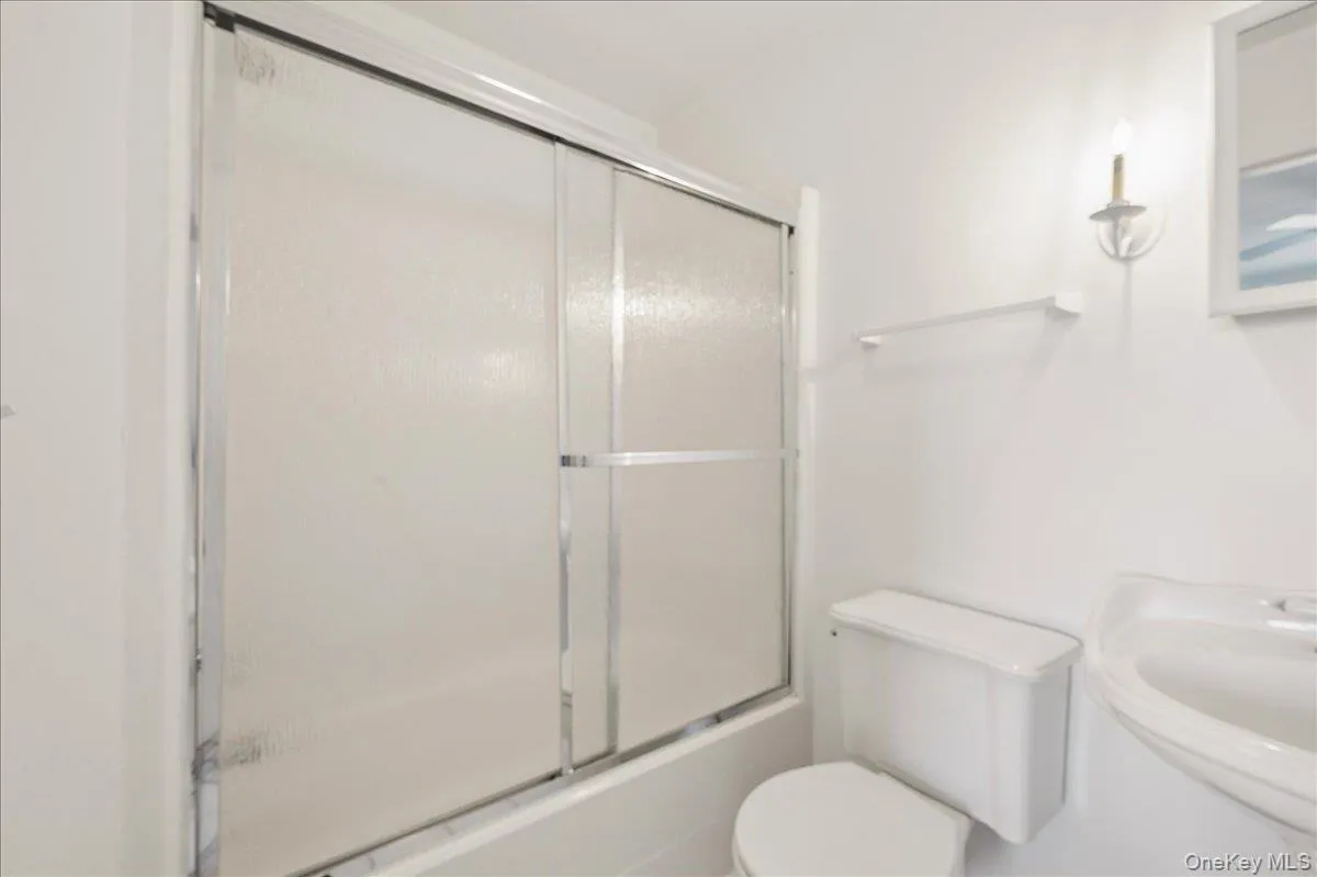 Full Bath in second En Suite plus a walk in closet. Full Bath in second En Suite plus a walk in closet.