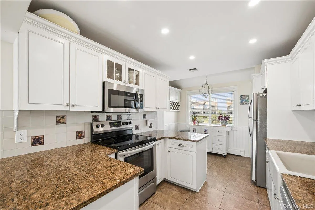 Walk-through kitchen. Walk-through kitchen.