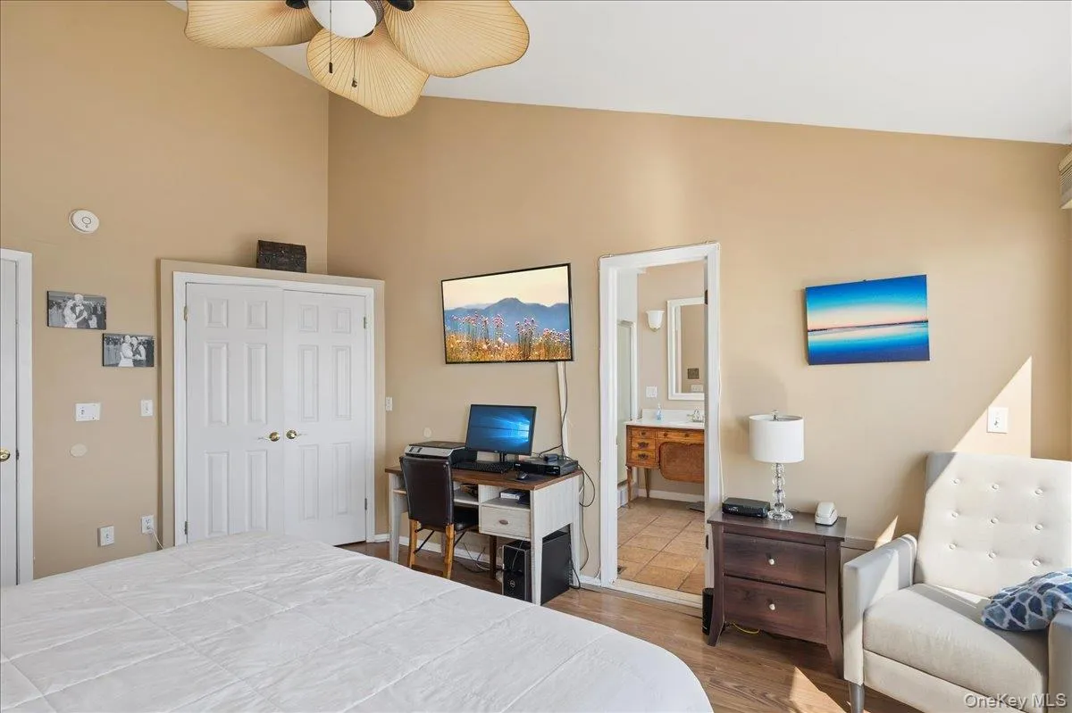 Plenty of room for a King Size Bed. Plenty of room for a King Size Bed.