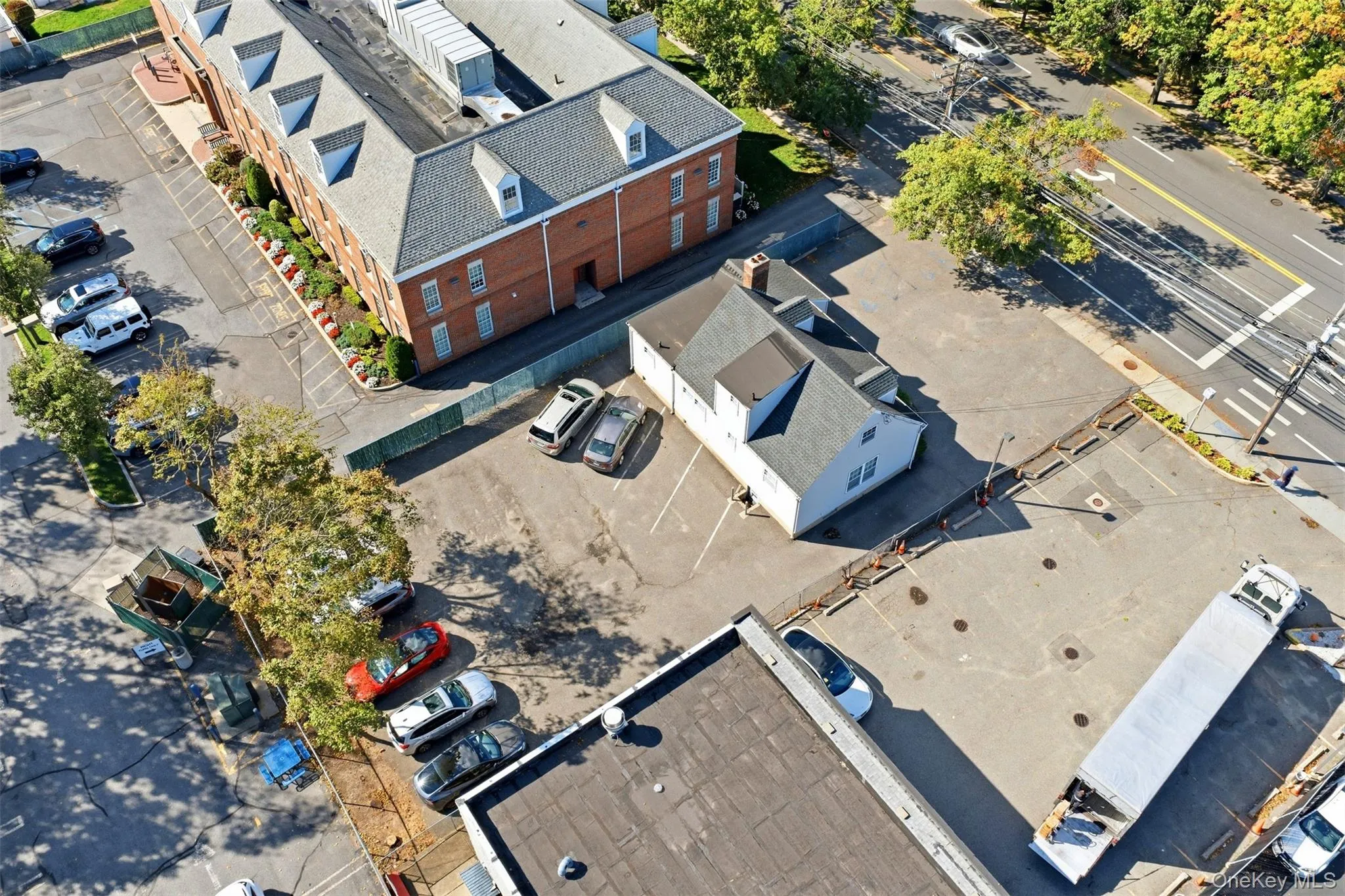 Rear / Front Parking(2 Handicap Spaces) Rear / Front Parking(2 Handicap Spaces)