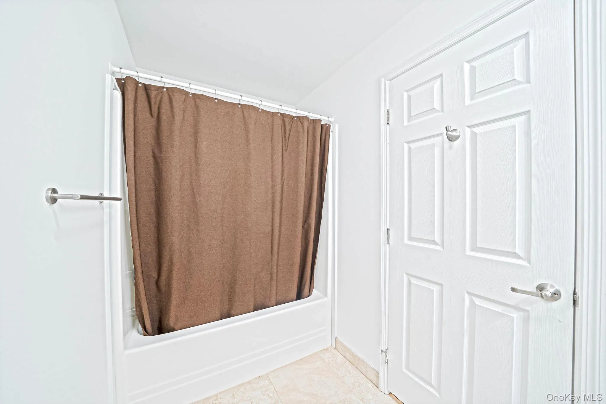 1661 Old Country Road, Riverhead, NY, 2 Bedrooms Bedrooms, 5 Rooms Rooms,2 BathroomsBathrooms,Residential,For Rent,Old Country,0,1059912 1661 Old Country Road, Riverhead, NY, 2 Bedrooms Bedrooms, 5 Rooms Rooms,2 BathroomsBathrooms,Residential,For Rent,Old Country,0,1059912