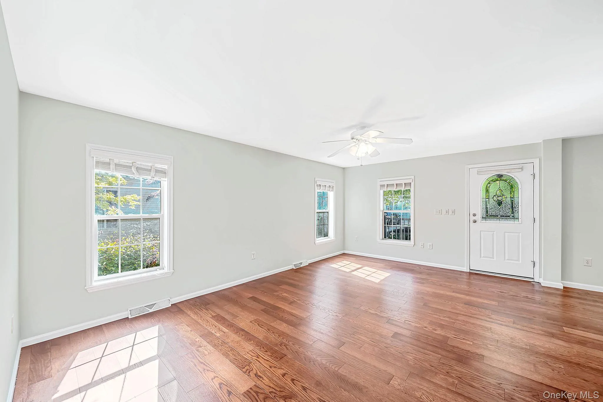 1661 Old Country Road, Riverhead, NY, 2 Bedrooms Bedrooms, 5 Rooms Rooms,2 BathroomsBathrooms,Residential,For Rent,Old Country,0,1059912 1661 Old Country Road, Riverhead, NY, 2 Bedrooms Bedrooms, 5 Rooms Rooms,2 BathroomsBathrooms,Residential,For Rent,Old Country,0,1059912