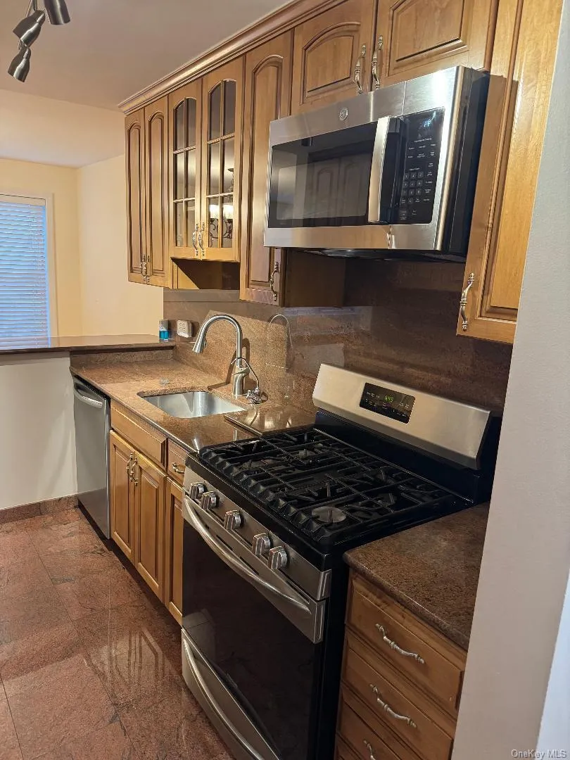 151-15 84th Street, New York, NY, 2 Bedrooms Bedrooms, 5 Rooms Rooms,2 BathroomsBathrooms,Residential,For Rent,84th,0,1059925 151-15 84th Street, New York, NY, 2 Bedrooms Bedrooms, 5 Rooms Rooms,2 BathroomsBathrooms,Residential,For Rent,84th,0,1059925