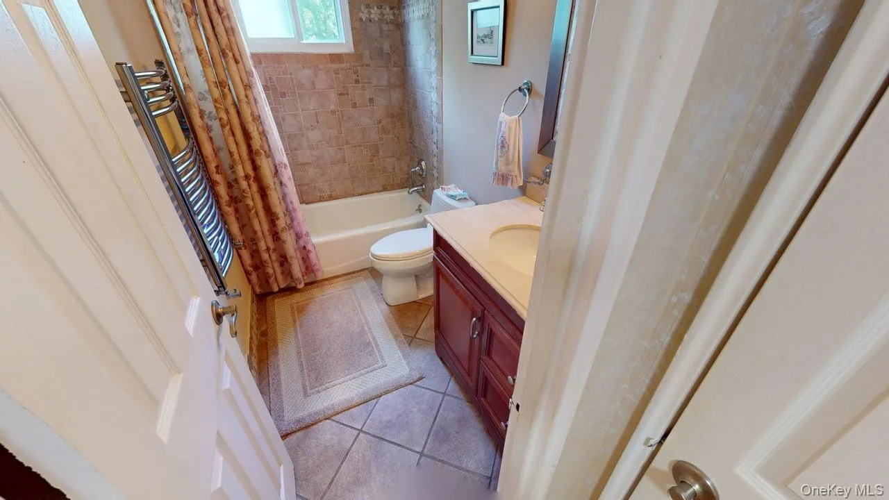 Full bathroom. Full bathroom.