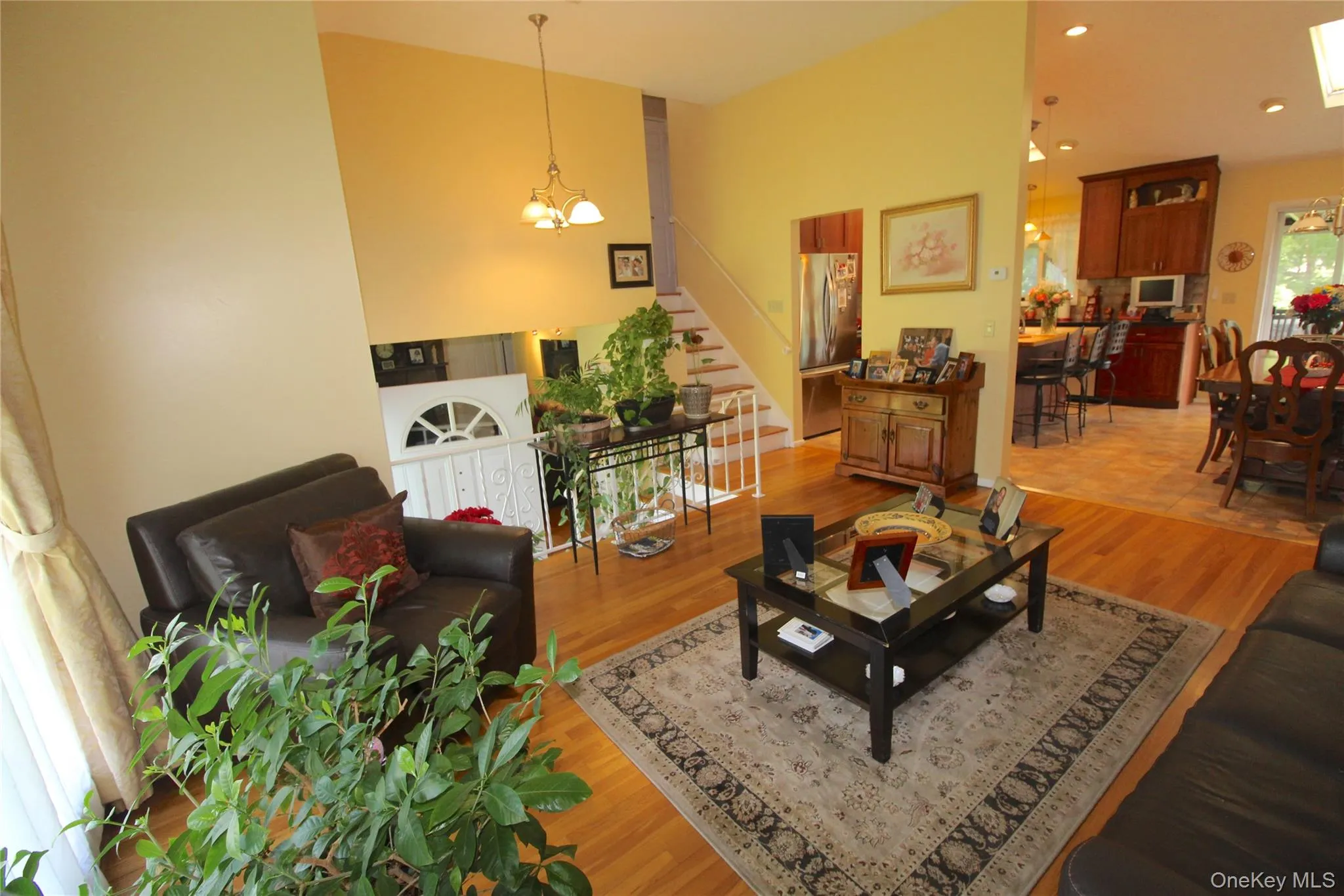 Bright spacious Living Room open to the kitchen. Bright spacious Living Room open to the kitchen.