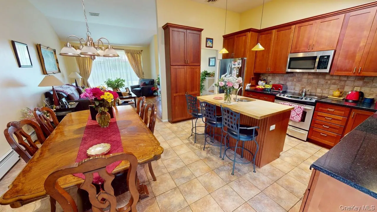 Large eat in kitchen. Large eat in kitchen.
