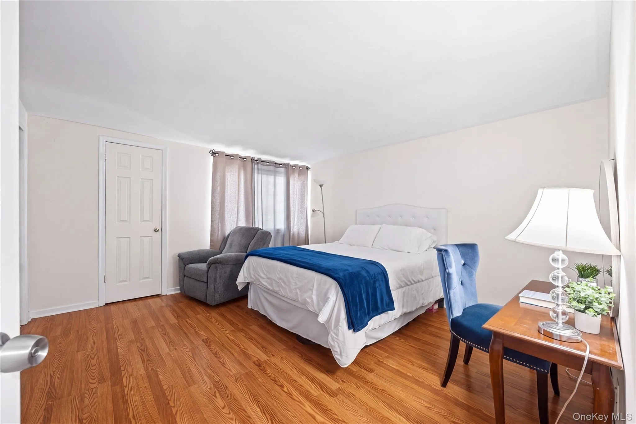10 Lyndale Lane, New York, NY, 3 Bedrooms Bedrooms, 4 Rooms Rooms,1 BathroomBathrooms,Residential,For Rent,Lyndale,0,1059940 10 Lyndale Lane, New York, NY, 3 Bedrooms Bedrooms, 4 Rooms Rooms,1 BathroomBathrooms,Residential,For Rent,Lyndale,0,1059940