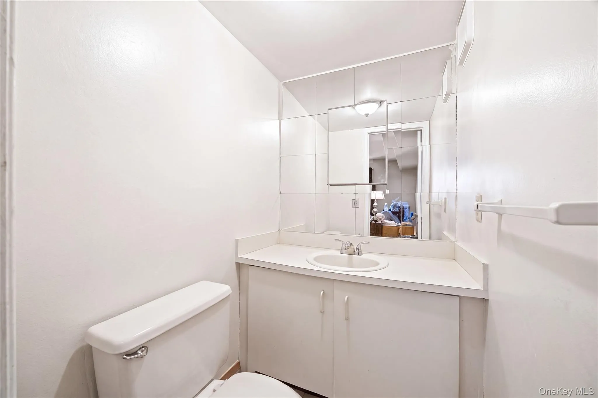 10 Lyndale Lane, New York, NY, 3 Bedrooms Bedrooms, 4 Rooms Rooms,1 BathroomBathrooms,Residential,For Rent,Lyndale,0,1059940 10 Lyndale Lane, New York, NY, 3 Bedrooms Bedrooms, 4 Rooms Rooms,1 BathroomBathrooms,Residential,For Rent,Lyndale,0,1059940