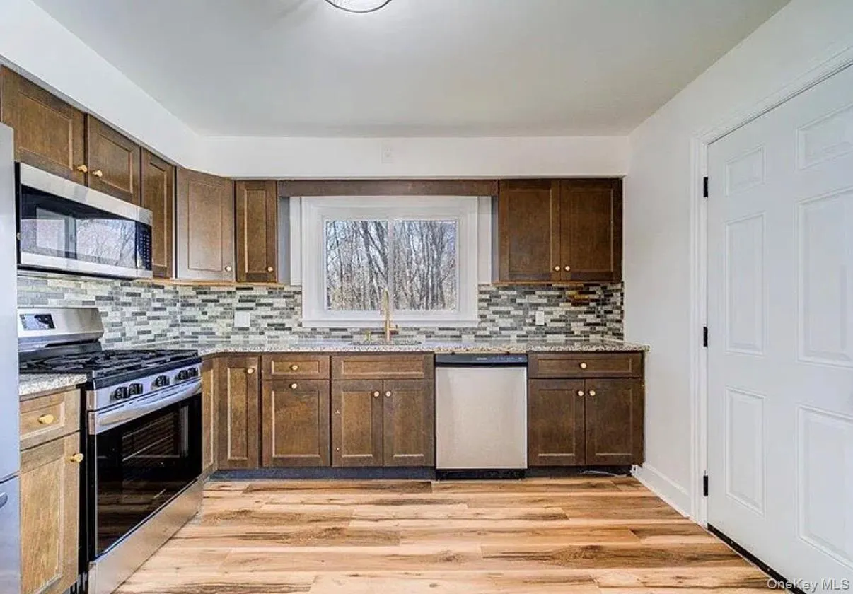 63 Fairview Avenue, Kingston, NY, 2 Bedrooms Bedrooms, 9 Rooms Rooms,1 BathroomBathrooms,Residential Lease,For Rent,Fairview,0,1059941 63 Fairview Avenue, Kingston, NY, 2 Bedrooms Bedrooms, 9 Rooms Rooms,1 BathroomBathrooms,Residential Lease,For Rent,Fairview,0,1059941