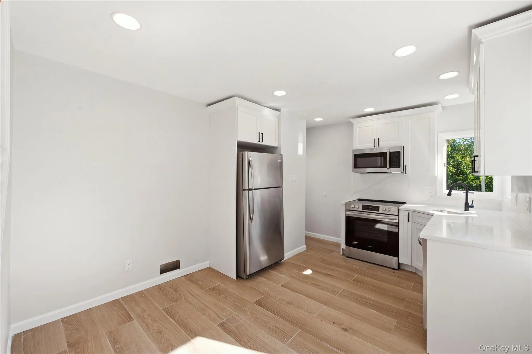 4 Elmont Lane, Huntington, NY, 4 Bedrooms Bedrooms, 6 Rooms Rooms,3 BathroomsBathrooms,Residential,For Rent,Elmont,0,1059942 4 Elmont Lane, Huntington, NY, 4 Bedrooms Bedrooms, 6 Rooms Rooms,3 BathroomsBathrooms,Residential,For Rent,Elmont,0,1059942