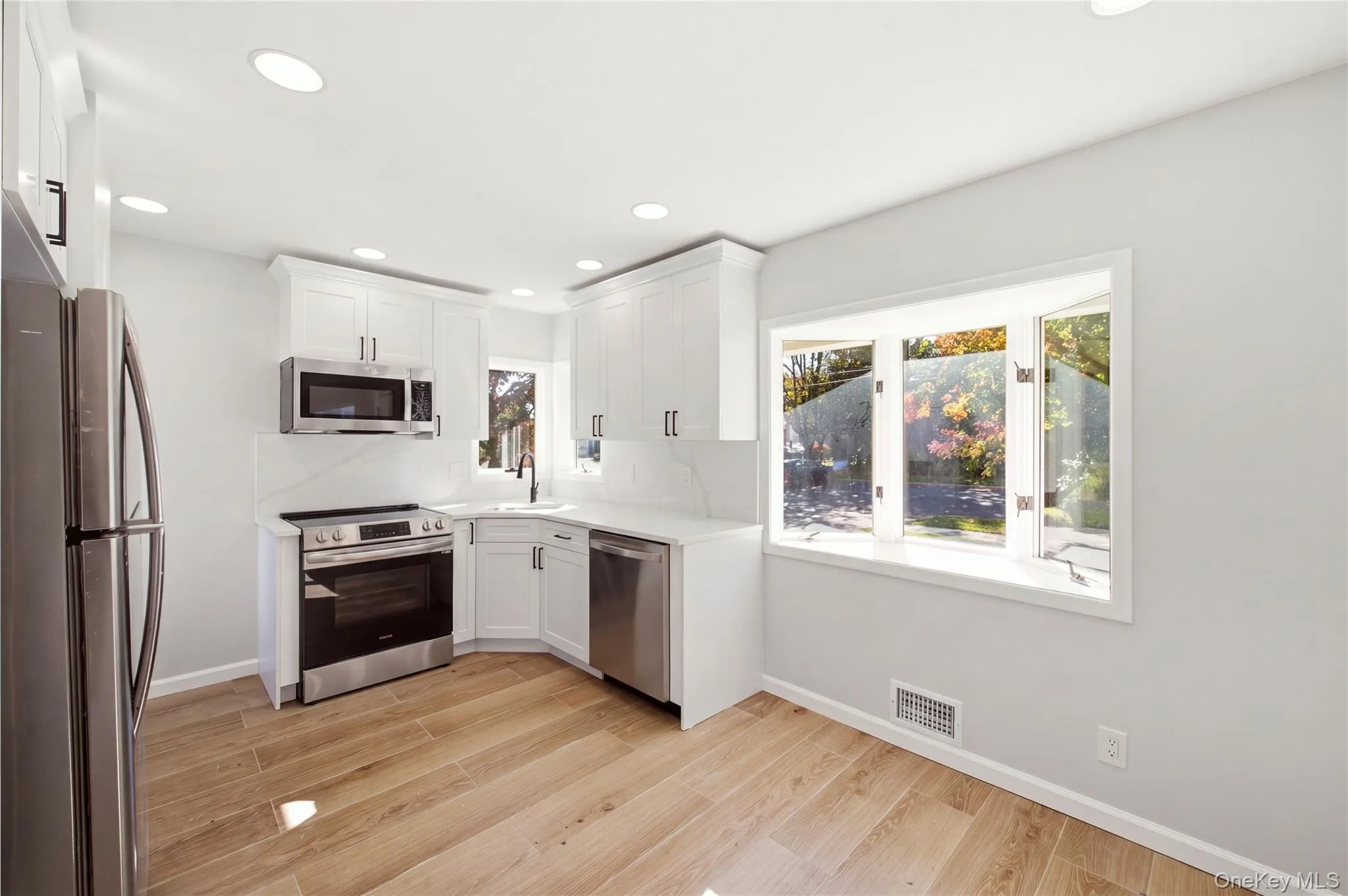 4 Elmont Lane, Huntington, NY, 4 Bedrooms Bedrooms, 6 Rooms Rooms,3 BathroomsBathrooms,Residential,For Rent,Elmont,0,1059942 4 Elmont Lane, Huntington, NY, 4 Bedrooms Bedrooms, 6 Rooms Rooms,3 BathroomsBathrooms,Residential,For Rent,Elmont,0,1059942