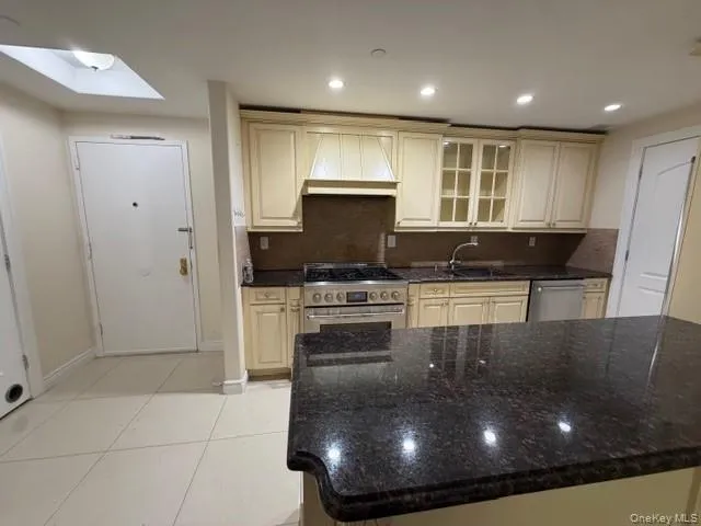 6366 99 Street, New York, NY, 6 Bedroom Bedrooms, 2 Room Rooms,2 BathroomBathrooms,Residential Lease,For Rent,99,0,1059954 6366 99 Street, New York, NY, 6 Bedroom Bedrooms, 2 Room Rooms,2 BathroomBathrooms,Residential Lease,For Rent,99,0,1059954