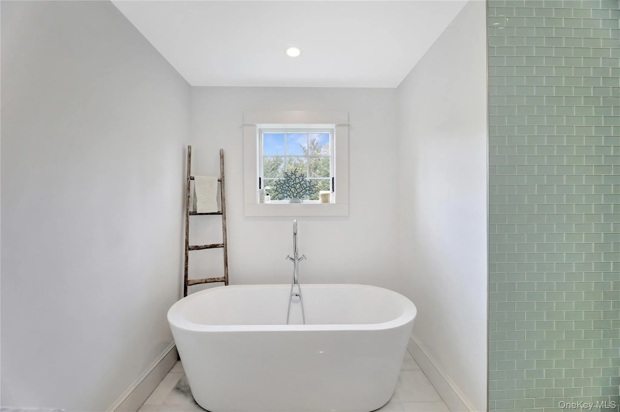 198 South Country Road, Southampton, NY, 4 Bedroom Bedrooms, 9 Room Rooms,4 BathroomBathrooms,Residential Lease,For Rent,South Country,0,1059981 198 South Country Road, Southampton, NY, 4 Bedroom Bedrooms, 9 Room Rooms,4 BathroomBathrooms,Residential Lease,For Rent,South Country,0,1059981