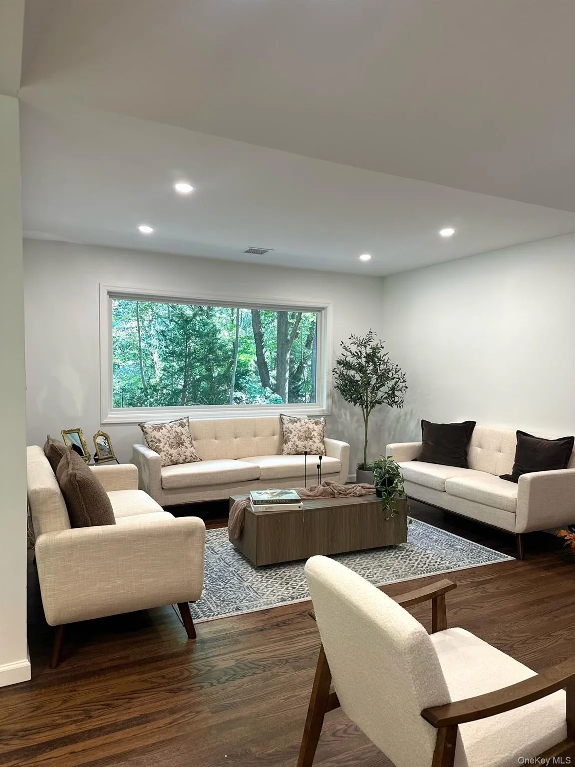 10 Moonedge Road, Huntington, NY, 4 Bedrooms Bedrooms, 9 Rooms Rooms,3 BathroomsBathrooms,Residential,For Rent,Moonedge,0,1059986 10 Moonedge Road, Huntington, NY, 4 Bedrooms Bedrooms, 9 Rooms Rooms,3 BathroomsBathrooms,Residential,For Rent,Moonedge,0,1059986