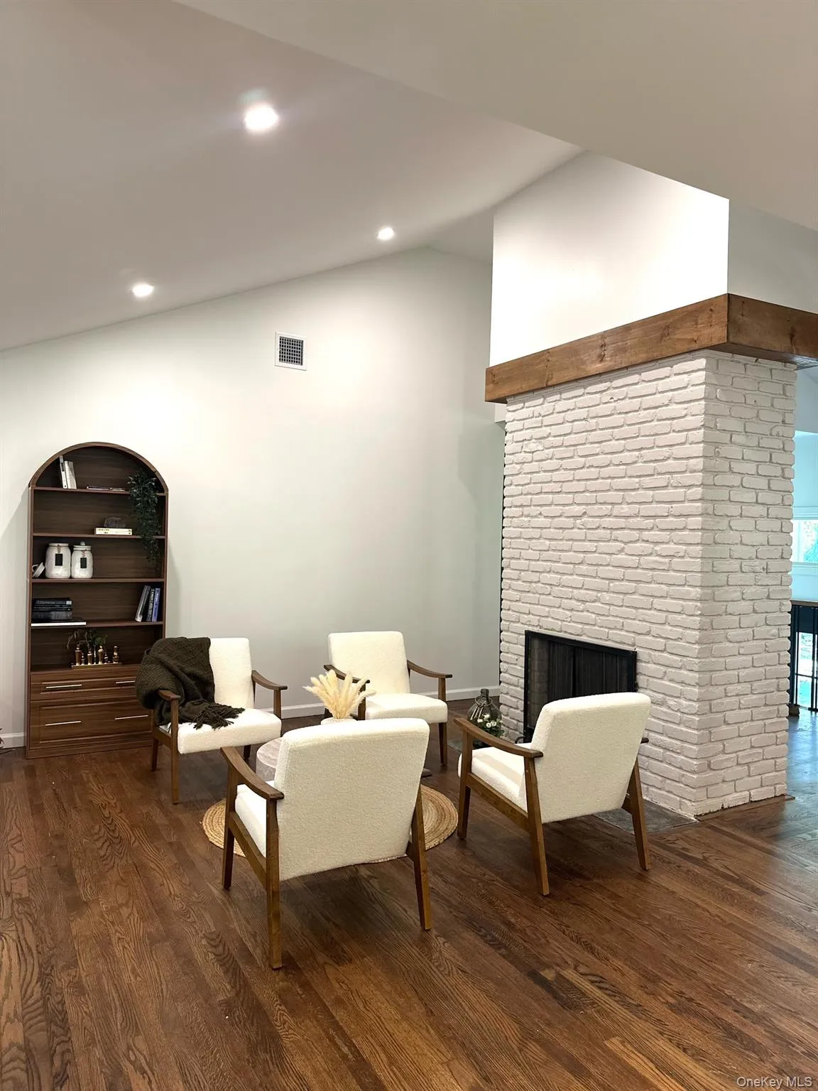 10 Moonedge Road, Huntington, NY, 4 Bedrooms Bedrooms, 9 Rooms Rooms,3 BathroomsBathrooms,Residential,For Rent,Moonedge,0,1059986 10 Moonedge Road, Huntington, NY, 4 Bedrooms Bedrooms, 9 Rooms Rooms,3 BathroomsBathrooms,Residential,For Rent,Moonedge,0,1059986