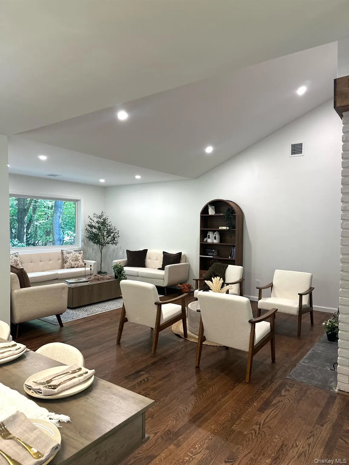 10 Moonedge Road, Huntington, NY, 4 Bedrooms Bedrooms, 9 Rooms Rooms,3 BathroomsBathrooms,Residential,For Rent,Moonedge,0,1059986 10 Moonedge Road, Huntington, NY, 4 Bedrooms Bedrooms, 9 Rooms Rooms,3 BathroomsBathrooms,Residential,For Rent,Moonedge,0,1059986