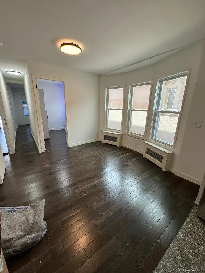 4302 20th Road, New York, NY, 2 Bedroom Bedrooms, 4 Room Rooms,1 BathroomBathrooms,Residential Lease,For Rent,20th,0,1060005 4302 20th Road, New York, NY, 2 Bedroom Bedrooms, 4 Room Rooms,1 BathroomBathrooms,Residential Lease,For Rent,20th,0,1060005
