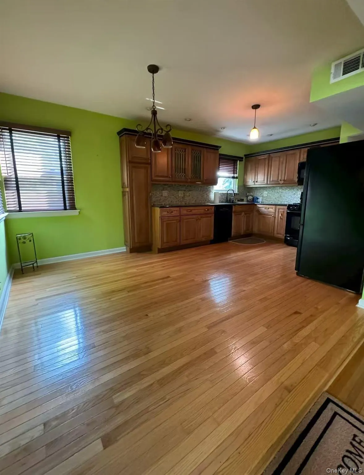 207-20 43rd Ave, New York, NY, 3 Bedrooms Bedrooms, 7 Rooms Rooms,1 BathroomBathrooms,Residential,For Rent,43rd Ave,0,1060013 207-20 43rd Ave, New York, NY, 3 Bedrooms Bedrooms, 7 Rooms Rooms,1 BathroomBathrooms,Residential,For Rent,43rd Ave,0,1060013