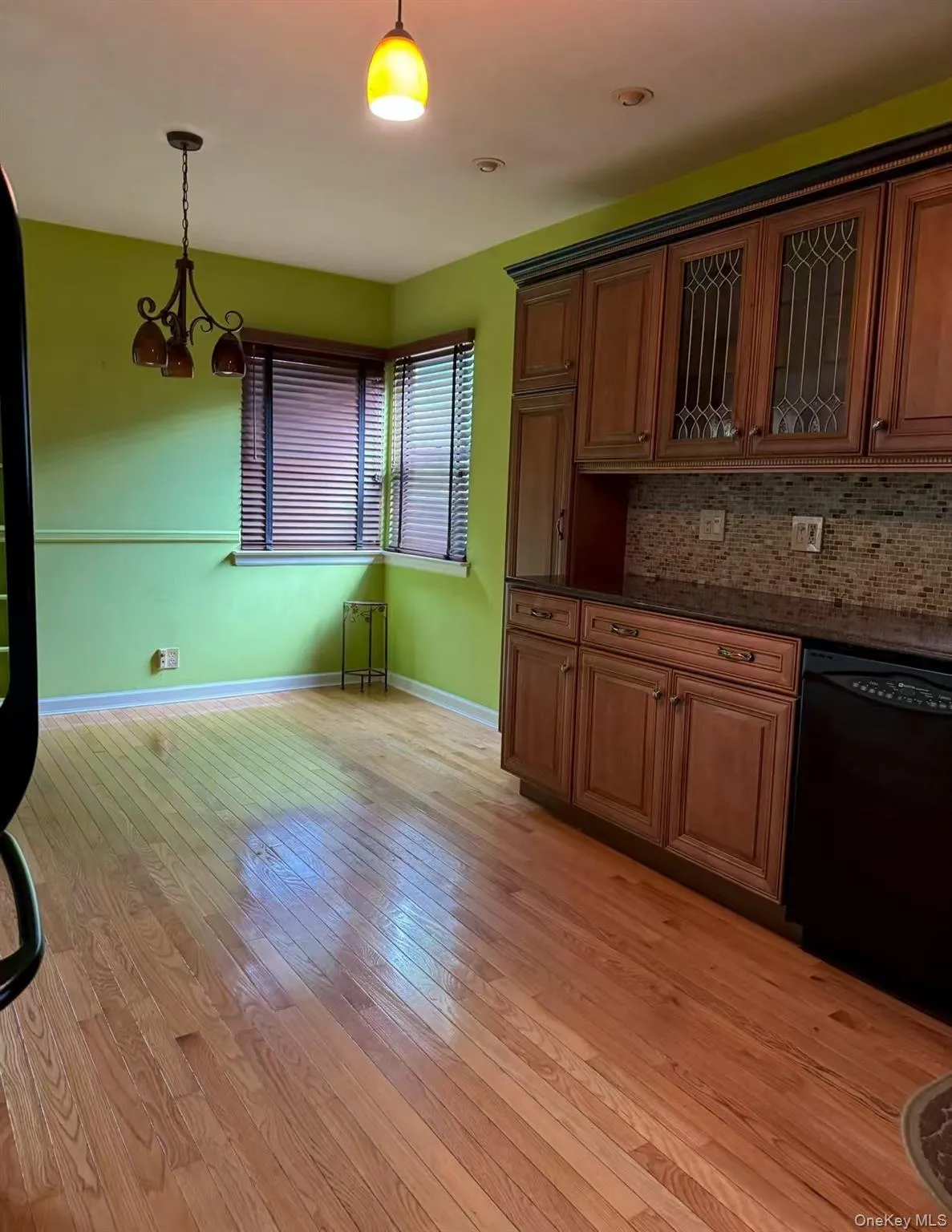 207-20 43rd Ave, New York, NY, 3 Bedrooms Bedrooms, 7 Rooms Rooms,1 BathroomBathrooms,Residential,For Rent,43rd Ave,0,1060013 207-20 43rd Ave, New York, NY, 3 Bedrooms Bedrooms, 7 Rooms Rooms,1 BathroomBathrooms,Residential,For Rent,43rd Ave,0,1060013
