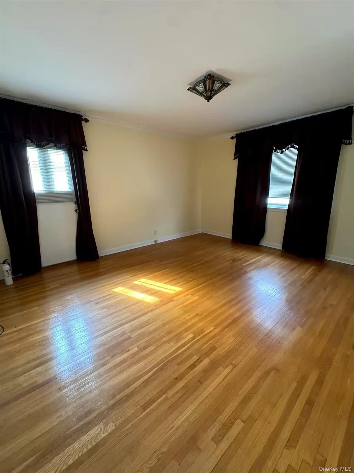 207-20 43rd Ave, New York, NY, 3 Bedrooms Bedrooms, 7 Rooms Rooms,1 BathroomBathrooms,Residential,For Rent,43rd Ave,0,1060013 207-20 43rd Ave, New York, NY, 3 Bedrooms Bedrooms, 7 Rooms Rooms,1 BathroomBathrooms,Residential,For Rent,43rd Ave,0,1060013