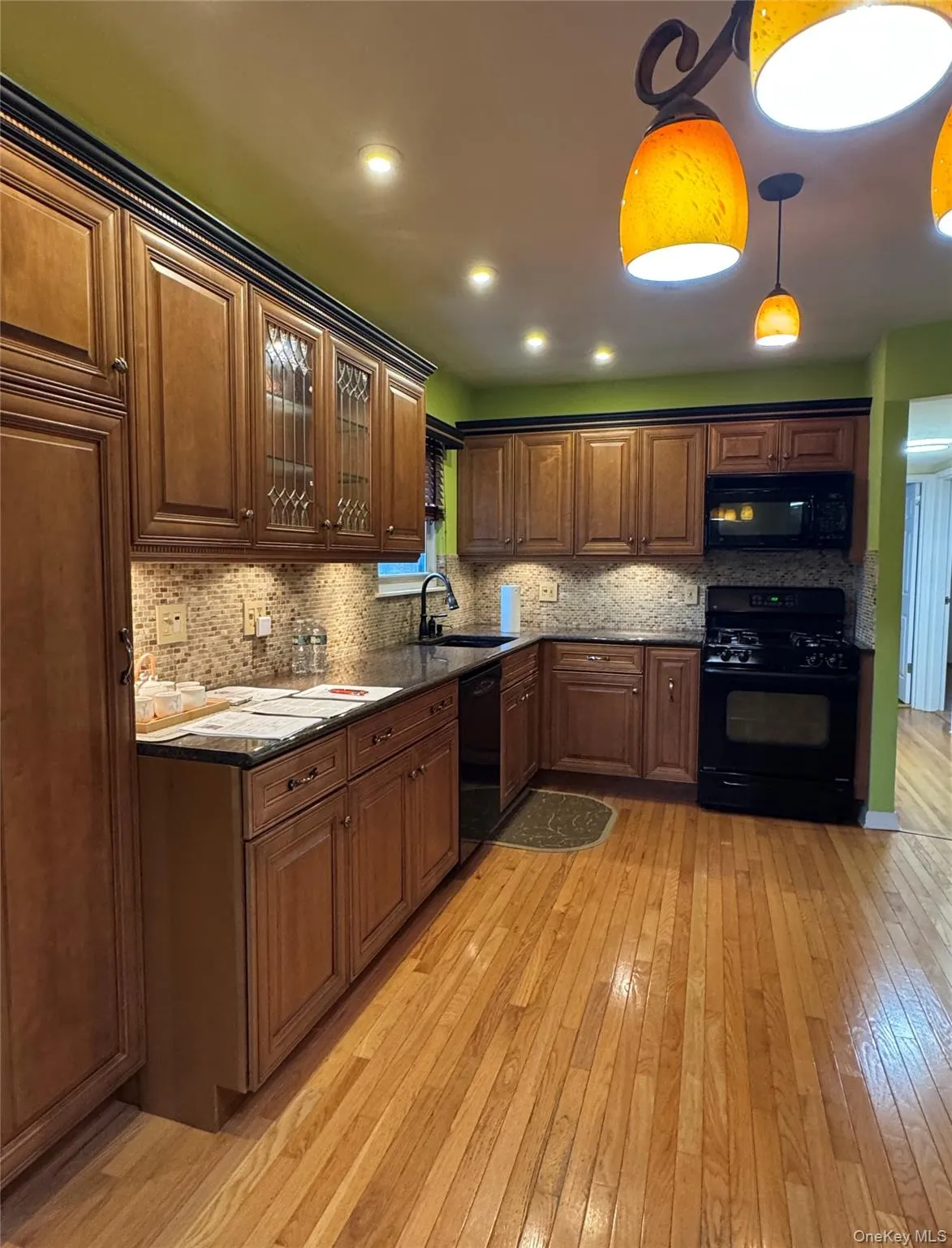 207-20 43rd Ave, New York, NY, 3 Bedrooms Bedrooms, 7 Rooms Rooms,1 BathroomBathrooms,Residential,For Rent,43rd Ave,0,1060013 207-20 43rd Ave, New York, NY, 3 Bedrooms Bedrooms, 7 Rooms Rooms,1 BathroomBathrooms,Residential,For Rent,43rd Ave,0,1060013