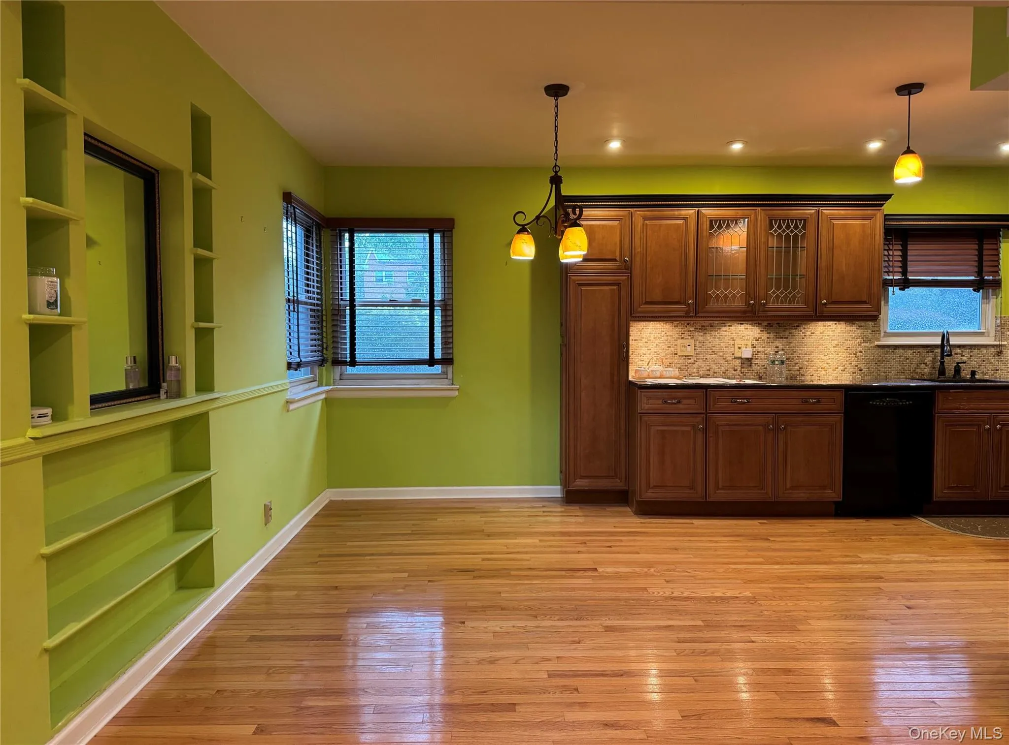 207-20 43rd Ave, New York, NY, 3 Bedrooms Bedrooms, 7 Rooms Rooms,1 BathroomBathrooms,Residential,For Rent,43rd Ave,0,1060013 207-20 43rd Ave, New York, NY, 3 Bedrooms Bedrooms, 7 Rooms Rooms,1 BathroomBathrooms,Residential,For Rent,43rd Ave,0,1060013