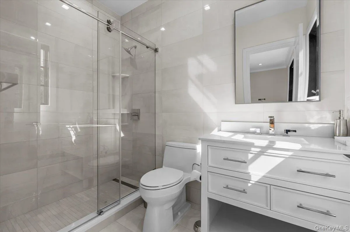 Full Bathroom Full Bathroom