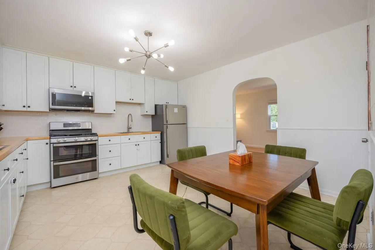 8 Deforest Avenue, Clarkstown, NY, 3 Bedrooms Bedrooms, 6 Rooms Rooms,2 BathroomsBathrooms,Residential,For Rent,Deforest,0,1060022 8 Deforest Avenue, Clarkstown, NY, 3 Bedrooms Bedrooms, 6 Rooms Rooms,2 BathroomsBathrooms,Residential,For Rent,Deforest,0,1060022