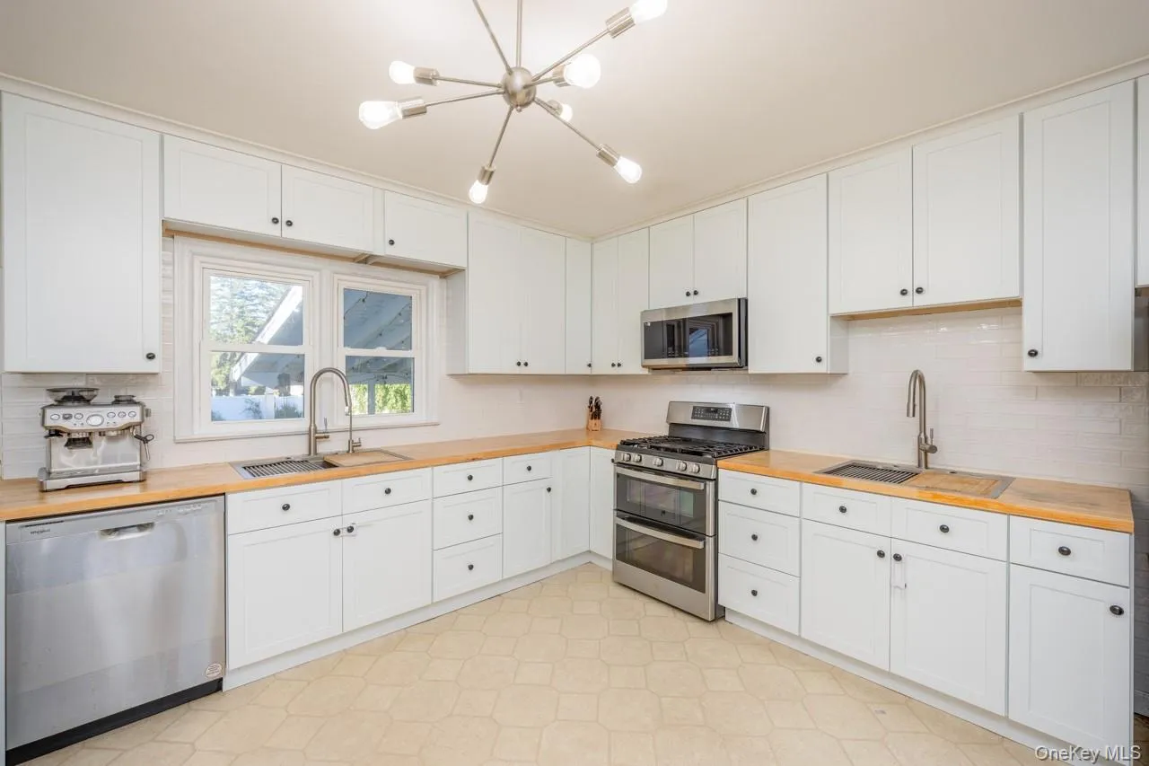 8 Deforest Avenue, Clarkstown, NY, 3 Bedrooms Bedrooms, 6 Rooms Rooms,2 BathroomsBathrooms,Residential,For Rent,Deforest,0,1060022 8 Deforest Avenue, Clarkstown, NY, 3 Bedrooms Bedrooms, 6 Rooms Rooms,2 BathroomsBathrooms,Residential,For Rent,Deforest,0,1060022