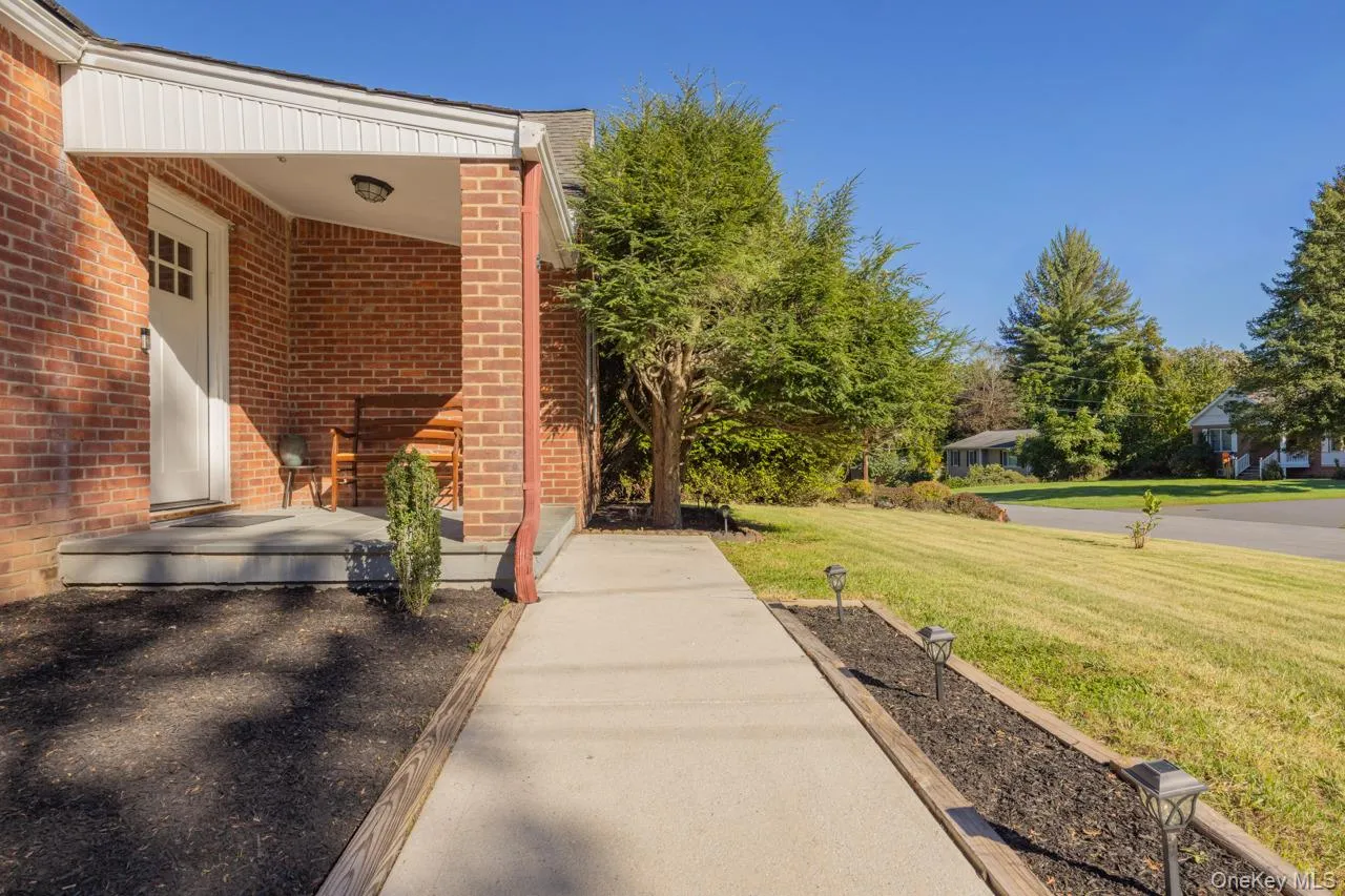 8 Deforest Avenue, Clarkstown, NY, 3 Bedrooms Bedrooms, 6 Rooms Rooms,2 BathroomsBathrooms,Residential,For Rent,Deforest,0,1060022 8 Deforest Avenue, Clarkstown, NY, 3 Bedrooms Bedrooms, 6 Rooms Rooms,2 BathroomsBathrooms,Residential,For Rent,Deforest,0,1060022