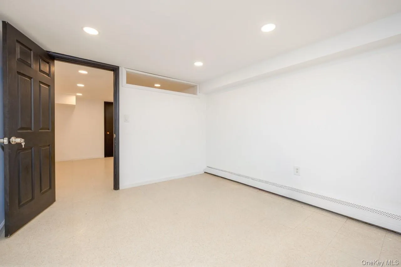 8 Deforest Avenue, Clarkstown, NY, 3 Bedrooms Bedrooms, 6 Rooms Rooms,2 BathroomsBathrooms,Residential,For Rent,Deforest,0,1060022 8 Deforest Avenue, Clarkstown, NY, 3 Bedrooms Bedrooms, 6 Rooms Rooms,2 BathroomsBathrooms,Residential,For Rent,Deforest,0,1060022