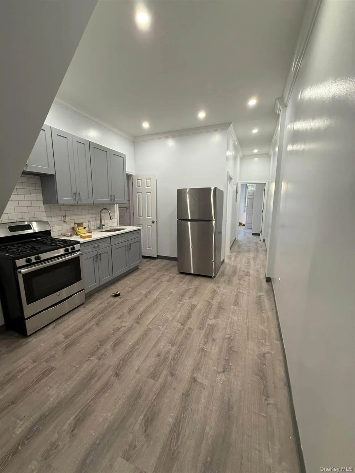 2249 Bassford Avenue, New York, NY, 3 Bedroom Bedrooms, 5 Room Rooms,1 BathroomBathrooms,Residential Lease,For Rent,Bassford,0,1060036 2249 Bassford Avenue, New York, NY, 3 Bedroom Bedrooms, 5 Room Rooms,1 BathroomBathrooms,Residential Lease,For Rent,Bassford,0,1060036