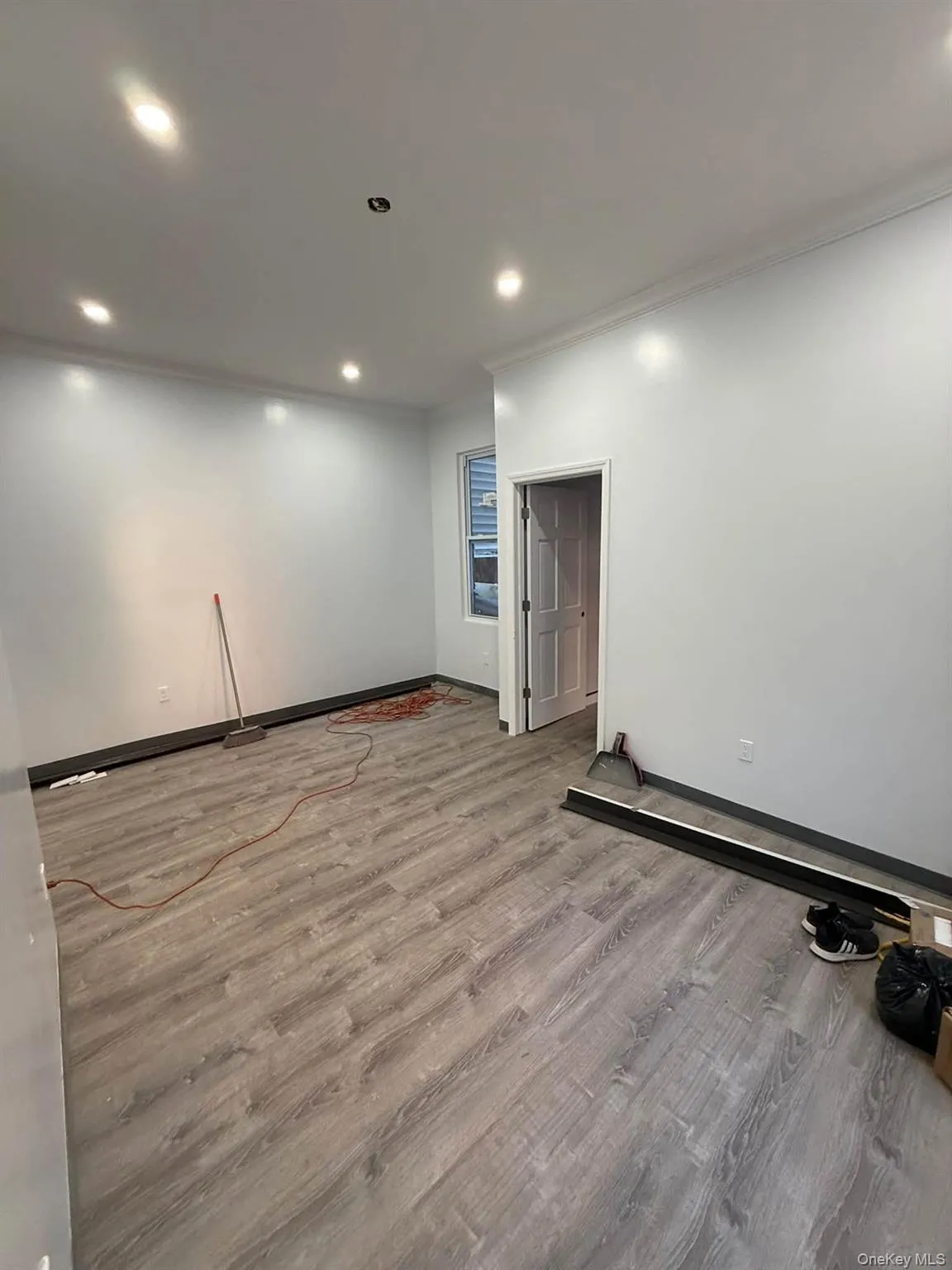 2249 Bassford Avenue, New York, NY, 3 Bedroom Bedrooms, 5 Room Rooms,1 BathroomBathrooms,Residential Lease,For Rent,Bassford,0,1060036 2249 Bassford Avenue, New York, NY, 3 Bedroom Bedrooms, 5 Room Rooms,1 BathroomBathrooms,Residential Lease,For Rent,Bassford,0,1060036