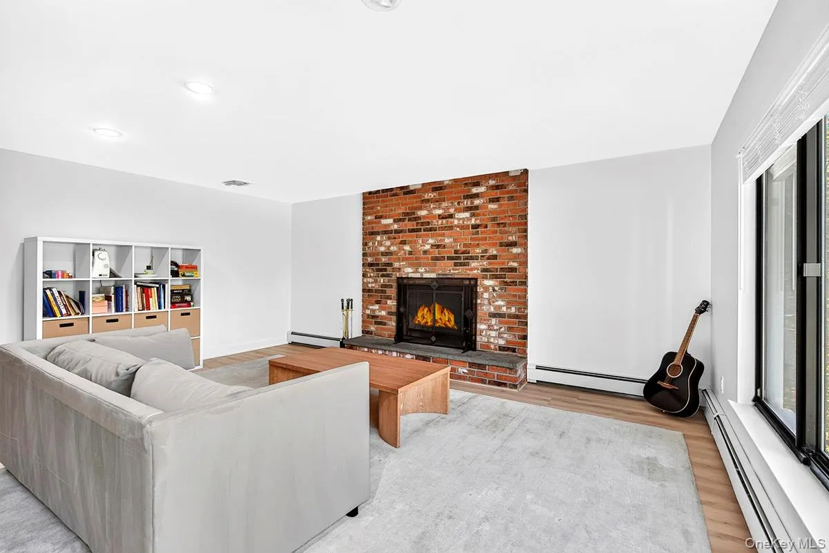 15 Round Hill Drive, Mount Pleasant, NY, 4 Bedrooms Bedrooms, 8 Rooms Rooms,3 BathroomsBathrooms,Residential Lease,For Rent,Round Hill,0,1060056 15 Round Hill Drive, Mount Pleasant, NY, 4 Bedrooms Bedrooms, 8 Rooms Rooms,3 BathroomsBathrooms,Residential Lease,For Rent,Round Hill,0,1060056