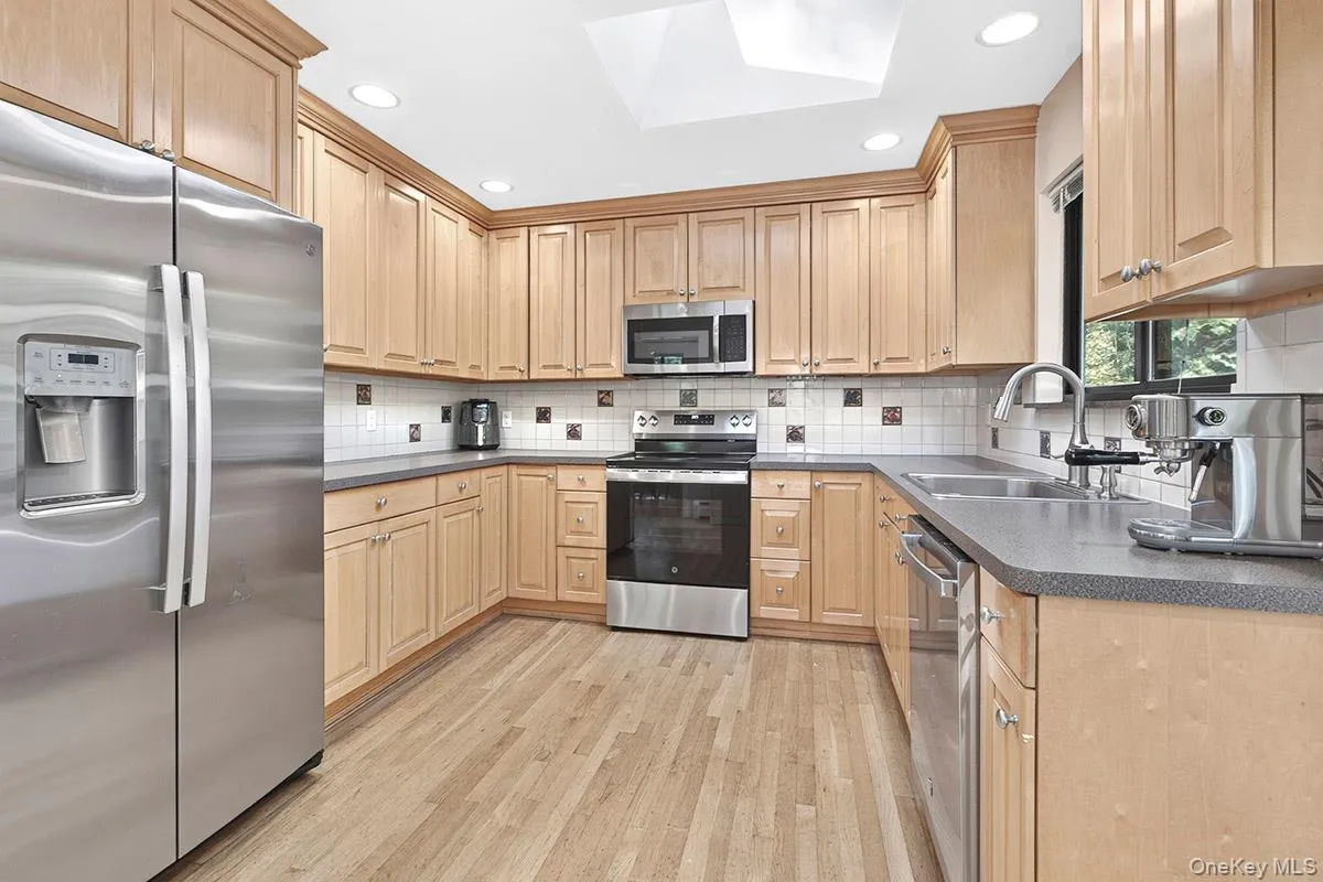 15 Round Hill Drive, Mount Pleasant, NY, 4 Bedrooms Bedrooms, 8 Rooms Rooms,3 BathroomsBathrooms,Residential Lease,For Rent,Round Hill,0,1060056 15 Round Hill Drive, Mount Pleasant, NY, 4 Bedrooms Bedrooms, 8 Rooms Rooms,3 BathroomsBathrooms,Residential Lease,For Rent,Round Hill,0,1060056